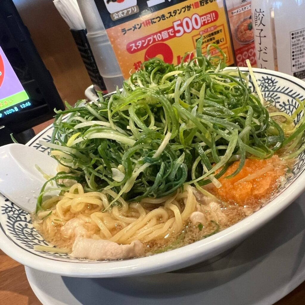 ラーメン、寿司、テキストの画像のようです